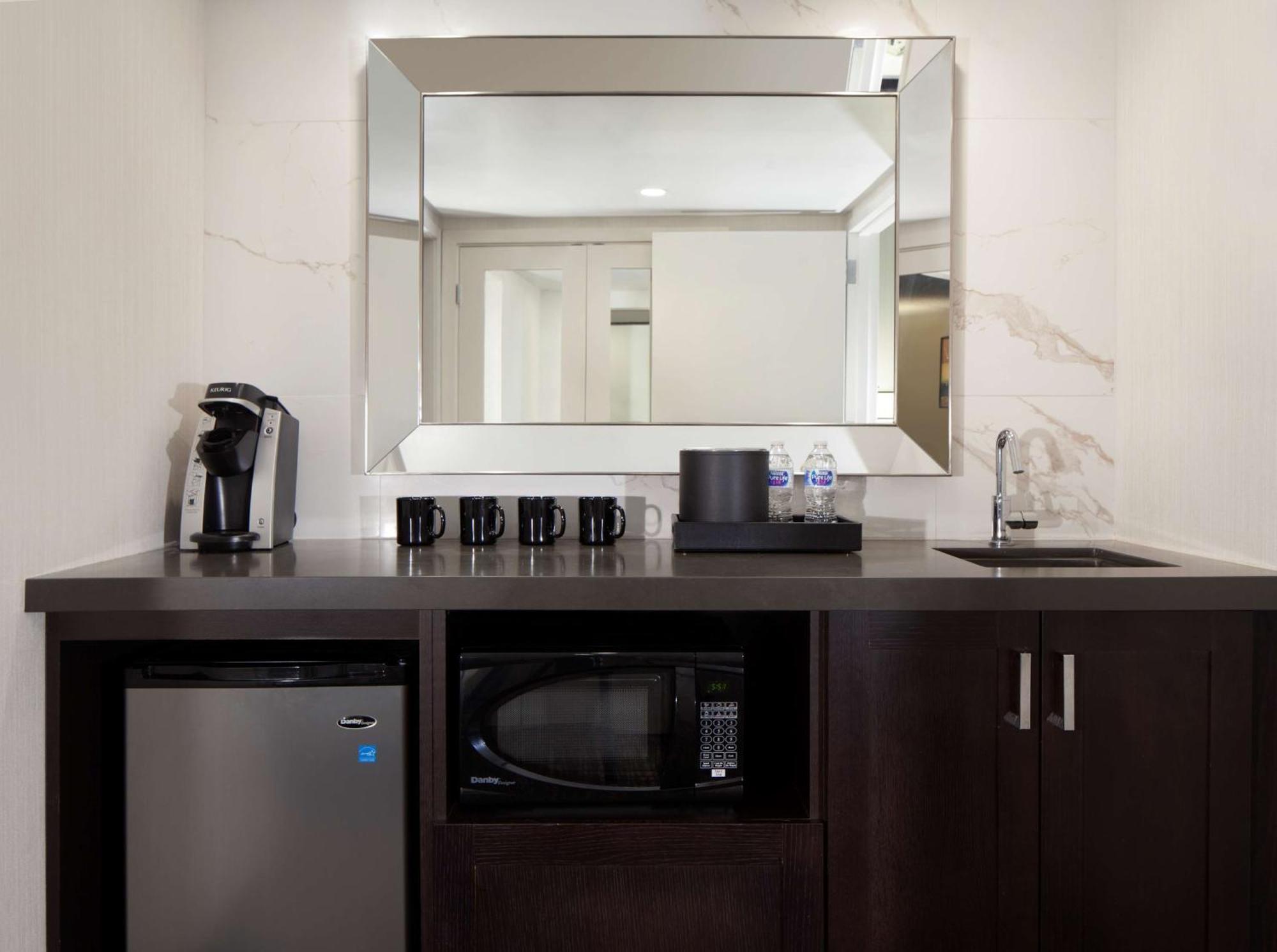 Embassy Suites By Hilton Philadelphia Airport Exteriör bild
