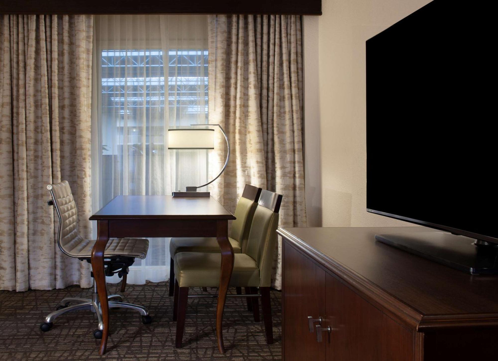 Embassy Suites By Hilton Philadelphia Airport Exteriör bild