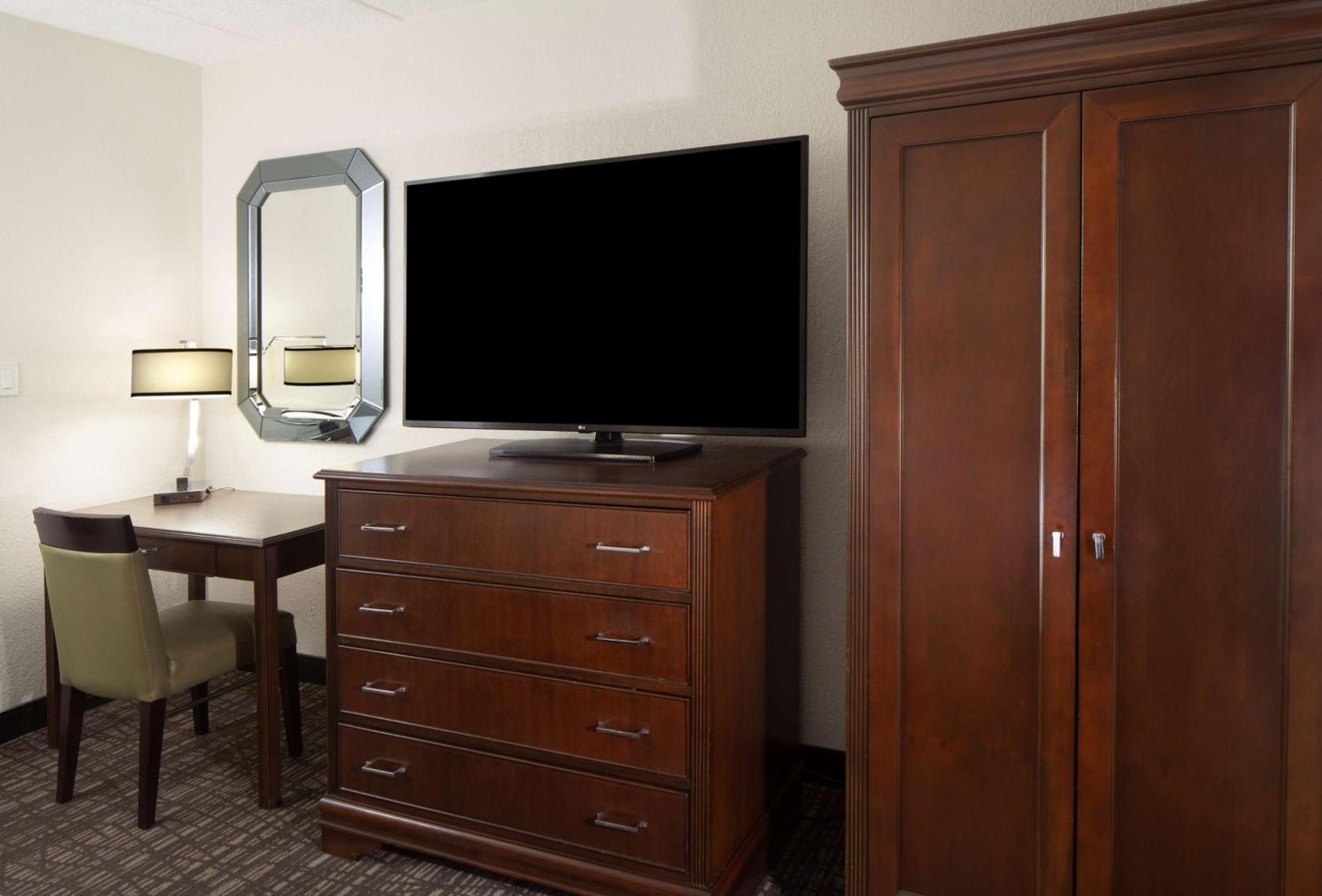 Embassy Suites By Hilton Philadelphia Airport Exteriör bild