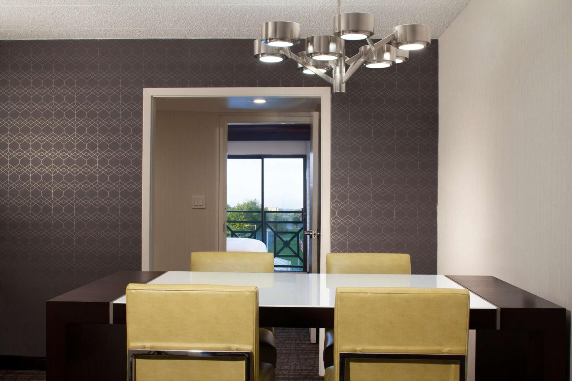 Embassy Suites By Hilton Philadelphia Airport Exteriör bild
